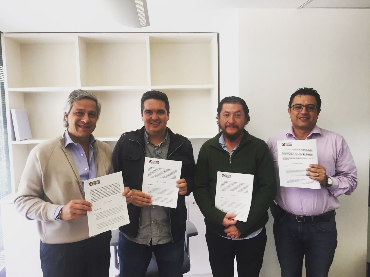 De izquierda a derecha: Claudio X González, presidente de Mexicanos Contra la Corrupción y la Impunidad (MCCI); Silber Meza, director de Iniciativa Sinaloa (IS); Francisco Cuamea, asociado fundador de IS; Daniel Lizárraga, jefe de información de MCCI.