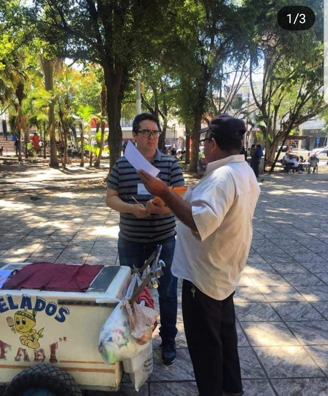 Silber Meza, director de Inicaitiva Sinaloa en encuesta a ciudadanos de culiacán